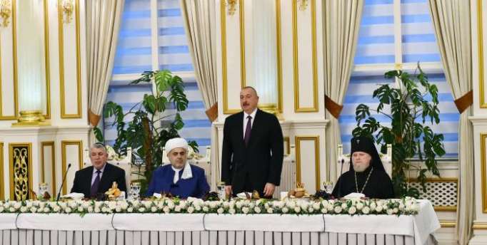 Präsident Aliyev an der Iftar-Zeremonie