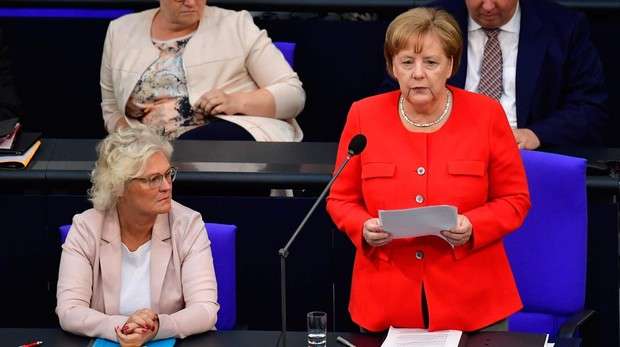 Merkel apoya la idea de reducir la cifra de comisarios europeos