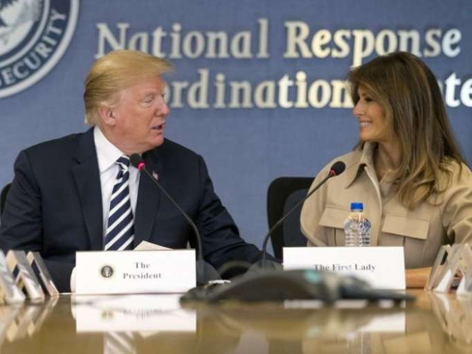 Melania Trump finalmente acompaña a su esposo en un evento