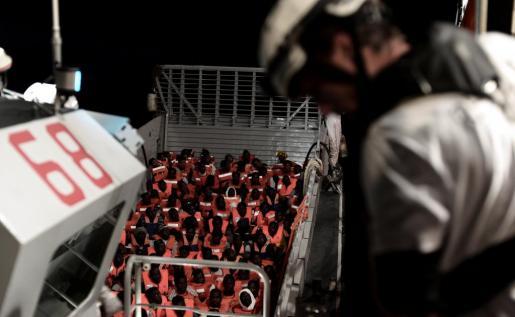 Los inmigrantes del Aquarius llegarán a España en tres embarcaciones