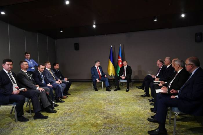 Ilham Aliyev se reunió con Poroshenko en Eskisehir - FOTO