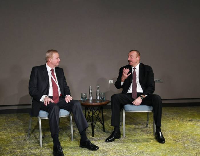 Ilham Aliyev se reúne con el CEO de BP