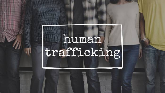 Menschenhandel: Spanien hat Fortschritte erzielt, aber weitere Maßnahmen gegen Menschenhandel zur Ausbeutung der Arbeitskraft erforderlich