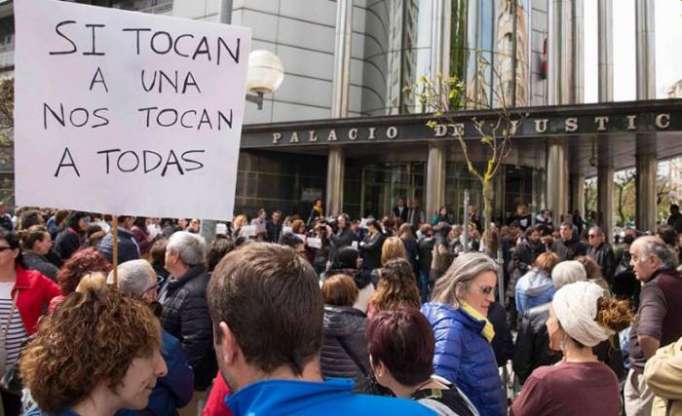 Españoles protestan contra liberación de acosadores de San Fermín