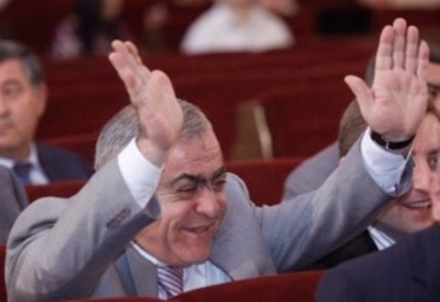 Serzh Sargsyans Brudergesellschaft vergab mehr als eine Milliarde Drams aus dem Budget