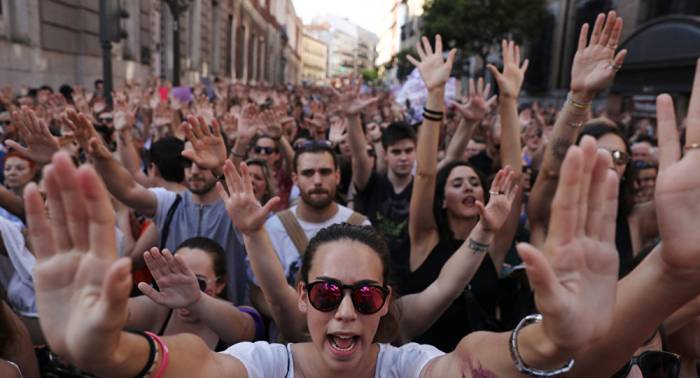 El feminismo sale a la calle en España tras la liberación de cinco violadores condenados