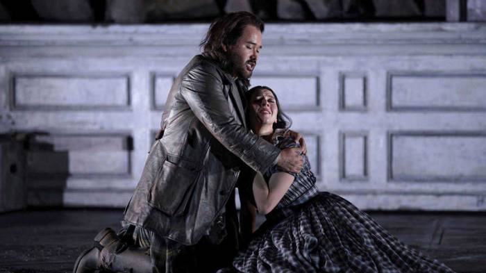 Las pasiones llevadas al extremo de "Lucia di Lammermoor" enloquecen al Real