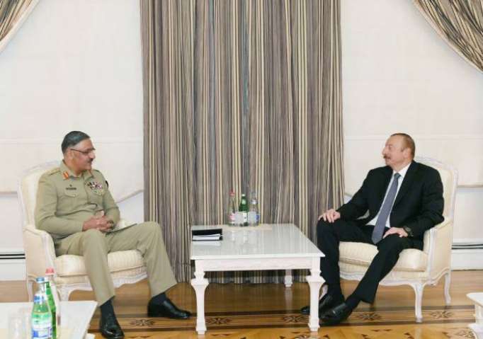 Ilham Aliyev recibe al general pakistaní