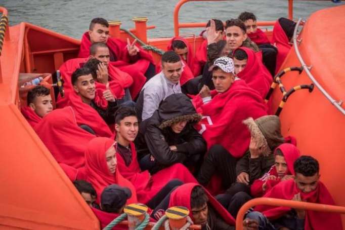 Trasladan a Barbate (Cádiz) a 41 inmigrantes rescatados de una patera