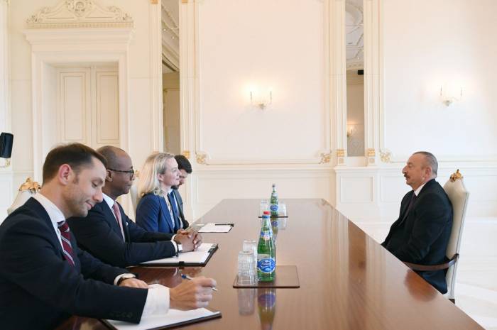 Ilham Aliyev recibe a la representante del Departamento de Estado de los Estados Unidos