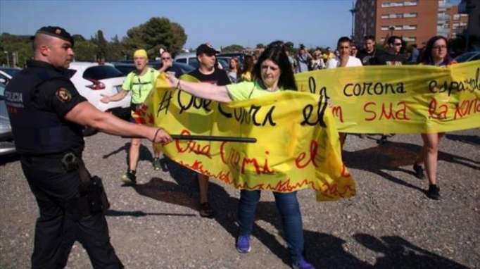 Vídeo: Independistas protestan contra visita del Rey en Cataluña