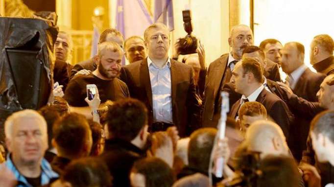 Gürcüstanın baş naziri istefadan imtina etdi 