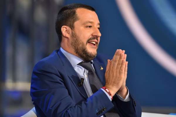 Salvini demande aux ONG de se tenir à l