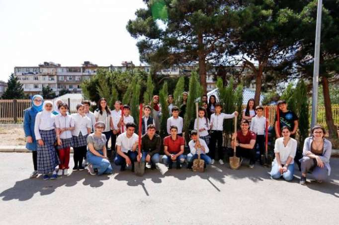 Young European Ambassadors organize tree-planting activity in Baku - PHOTOS