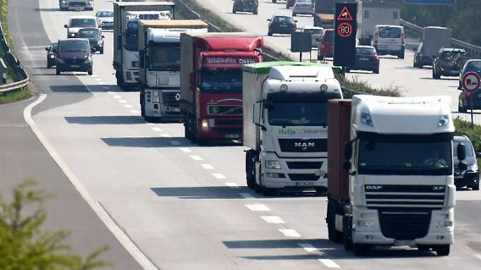 Betrunkener Lkw-Fahrer schläft auf A2 ein