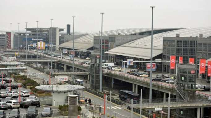 Sperrung am Flughafen Hamburg wegen verdächtiger Gepäckstücke