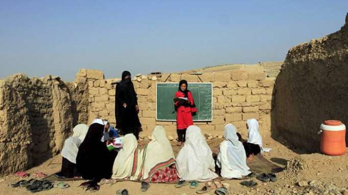 Unicef: La mitad de los niños afganos no van a la escuela debido a los combates y la discriminación