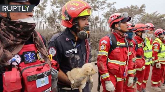 VIDEO: La frenética operación de rescate a las víctimas del Volcán de Fuego en Guatemala