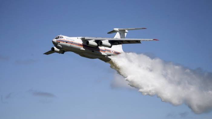Plane drops 40 tons of water on traffic police in Moscow suburb by mistake - VIDEO
