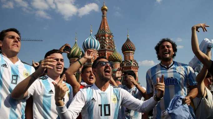 Embajada de Rusia en Argentina condena el comportamiento del argentino que humilló a una joven rusa