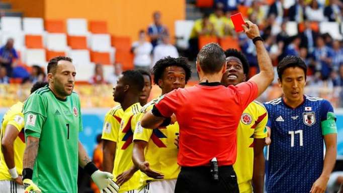 Amenazan de muerte a colombiano Carlos Sánchez por la tarjeta roja que le sacaron en el Mundial