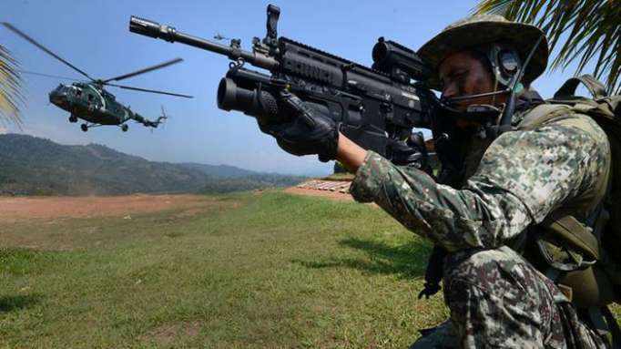 Las Fuerzas Armadas de Perú se enfrenta a un campamento de terroristas