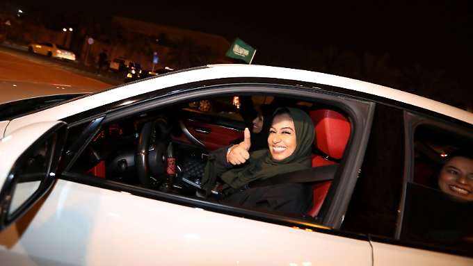Saudi-Arabiens Frauen fahren jetzt Auto