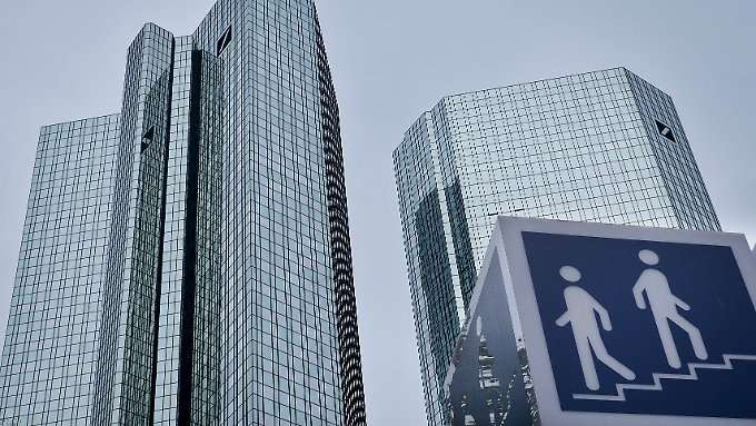 Ratingagentur stuft Deutsche Bank herab