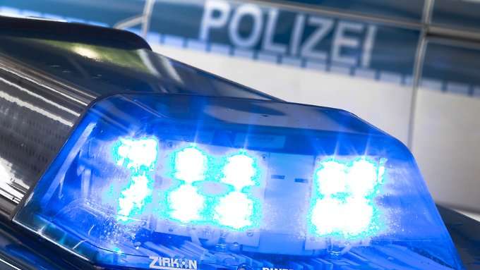 Jugendlicher schießt in Kassel aus Fenster