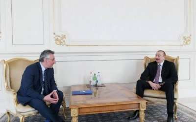 Ilham Aliyev recibe al presidente de la Alianza de Conservadores y Reformistas Europeos