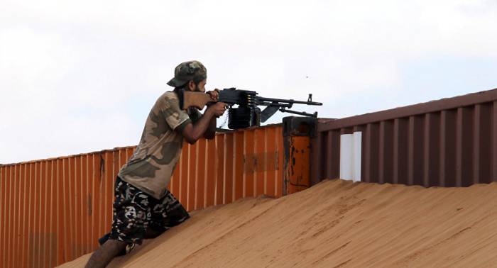 Ejército libio entrega el control de puertos petroleros al Gobierno provisional del este