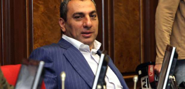 Armenian MP Samvel Aleksanyan quits the Republican faction