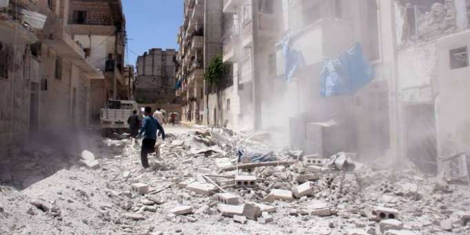 Syrie: des milliers de personnes fuient les bombardements du régime