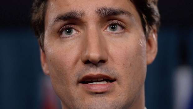 Trudeau’s fake eyebrow comes off while speaking - VIDEO