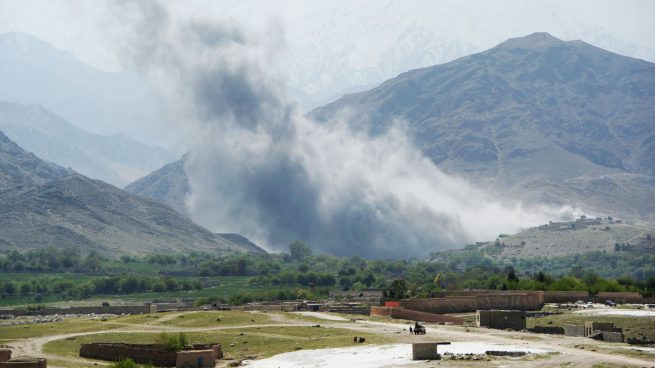 Los talibán asesinan a 14 personas en el primer día de alto el fuego decretado en Afganistán