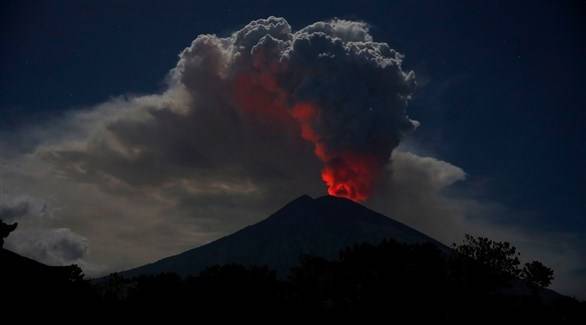 إندونيسيا تغلق مطار بالي جراء ثوران بركان جبل أجونج