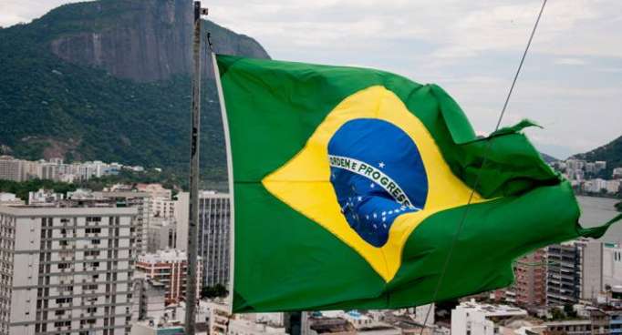 Brasil elimina norma que busca prohibir sátira de políticos en periodo electoral