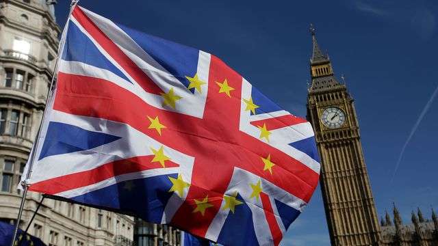 Brexit: le gouvernement britannique réussit à faire passer son projet de loi