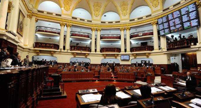 El Congreso del Perú aprueba desafuero de tres legisladores por supuesta compra de votos