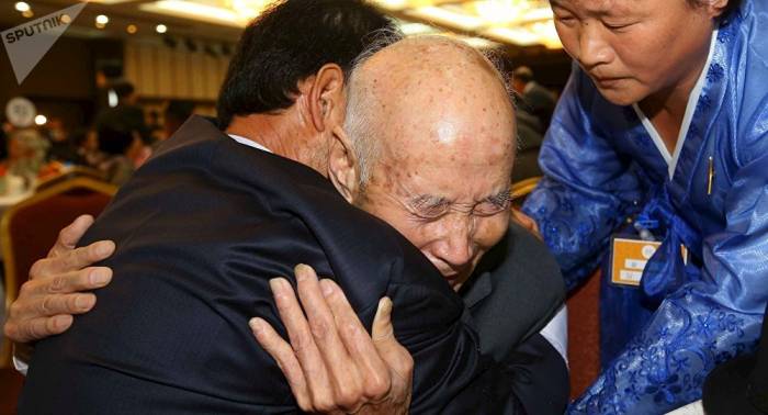 Las dos Coreas abordan la reanudación de reuniones de las familias separadas por la guerra