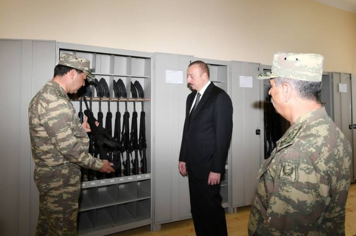 الرئيس الأذربيجاني يفتتح قاعدة عسكرية لقوات الصواريخ