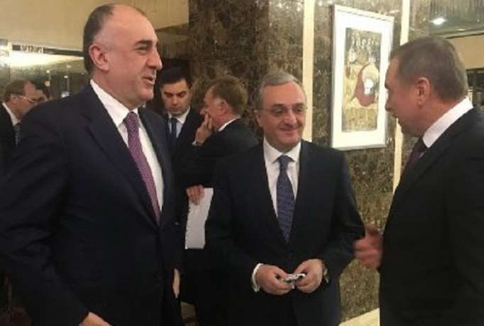 وزبر الشؤون الخارجية الأذربيجاني المار محمدياروف يتحدث مع نظيره الأرمني - الصور