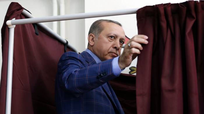 Turquie: Erdogan et son parti l