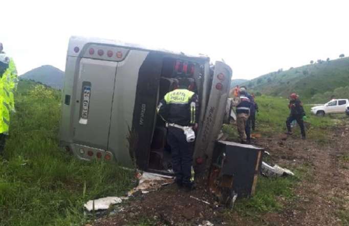 Türkiyədə avtobus qəzası: 1 ölü, 29 yaralı
