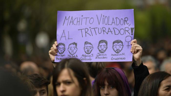España: ¿Por qué los jueces dejan ahora en libertad a los miembros de La Manada?