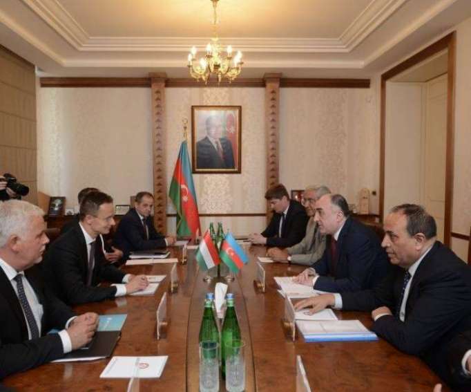 Azerbaijani, Hungarian FMs meet in Baku