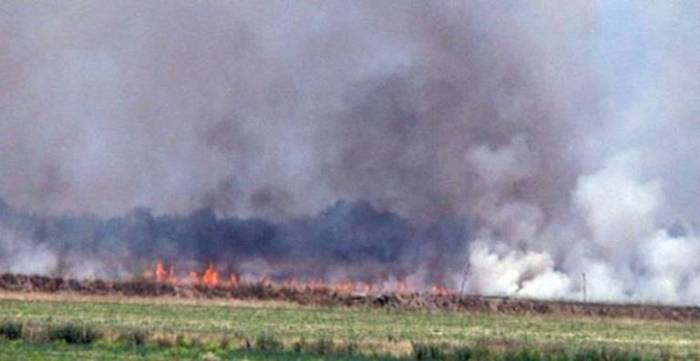 Los armenios incendiaron 280 hectáreas de las tierras azerbaiyanas en Agdam