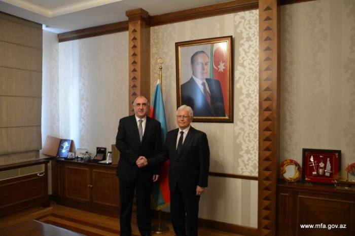 Azerbaijani FM receives incoming Russian ambassador
