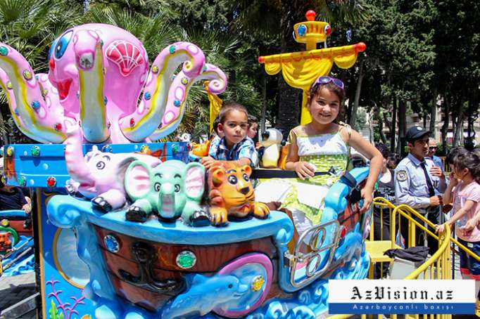 فرحة الأطفال في عيد الاطفال بباكو- صور