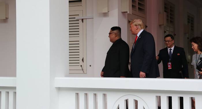 Trump y Kim Jong-un se reúnen en histórica cumbre en Singapur